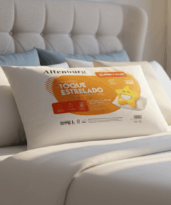 Travesseiro em cima da cama