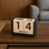 Calendário de Madeira Decorativo para Mesa