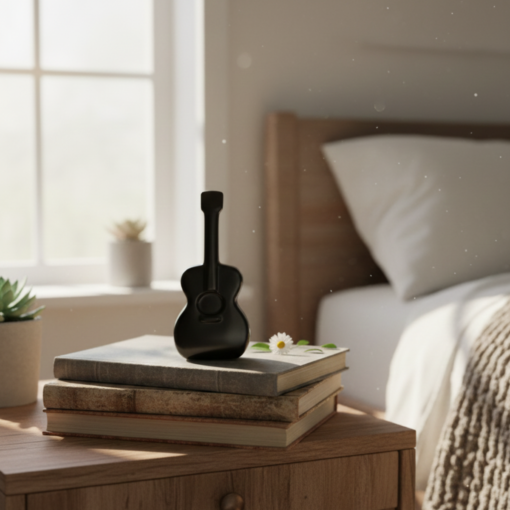 Estatueta Decorativa de Violão Black White