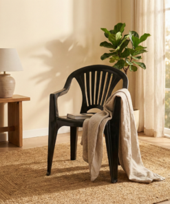 Poltrona plástica preta Alta Black Arqplast