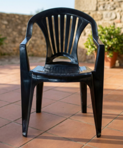 Poltrona plástica preta Alta Black Arqplast