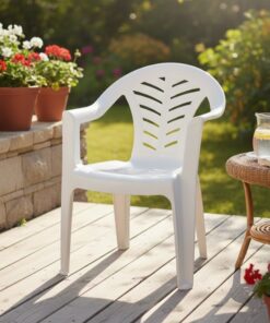 Poltrona plástica branca Tambaú