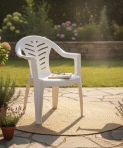 Poltrona plástica branca Tambaú