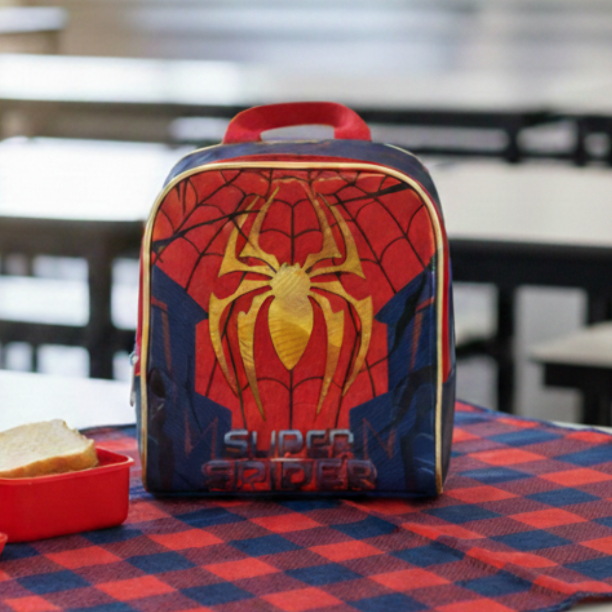 Lancheira Escolar Super Spider é a escolha ideal para tornar a rotina escolar mais prática e divertida, oferecendo um espaço organizado