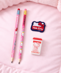 O Kit Lápis Escolar Hello Kitty para Meninas é a escolha perfeita para tornar a rotina escolar mais divertida, organizada e cheia de estilo.