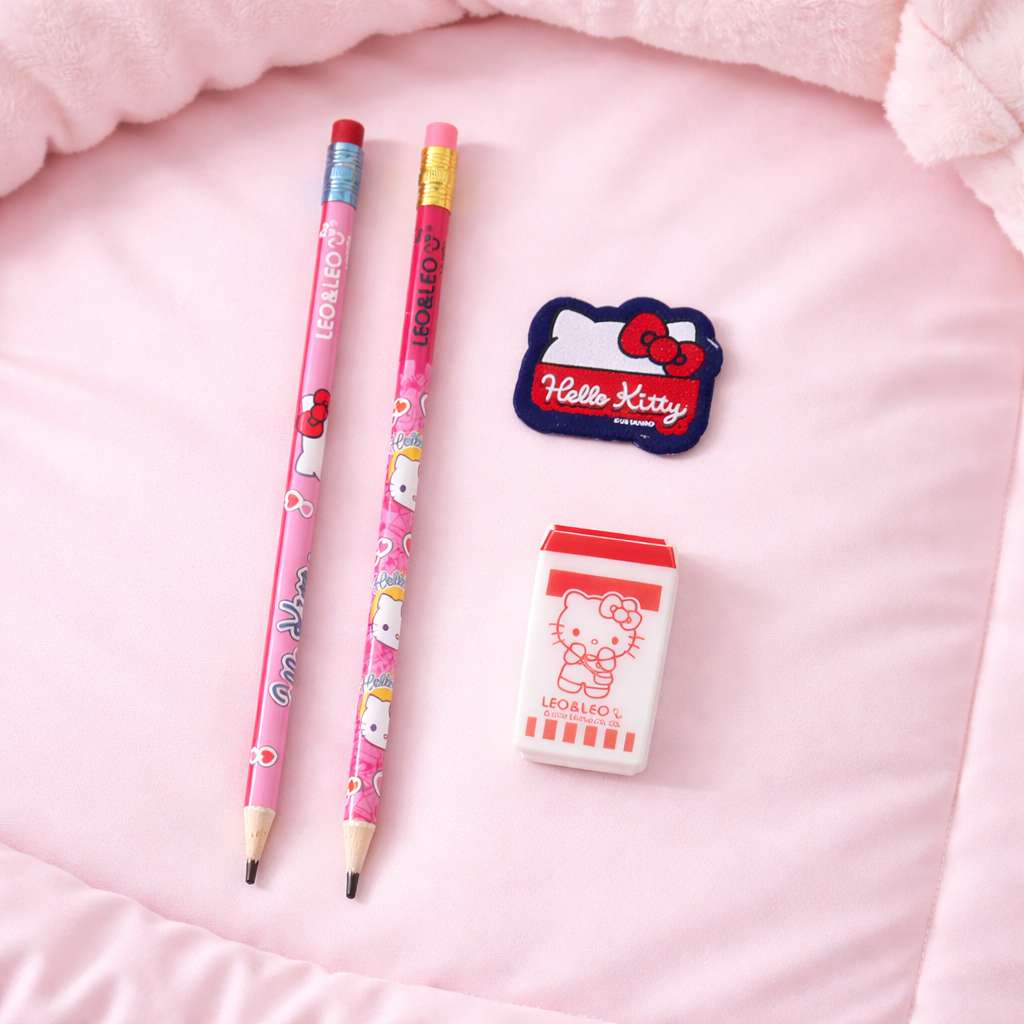 O Kit Lápis Escolar Hello Kitty para Meninas é a escolha perfeita para tornar a rotina escolar mais divertida, organizada e cheia de estilo.