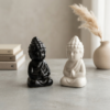 estatueta decorativa branca minimalista